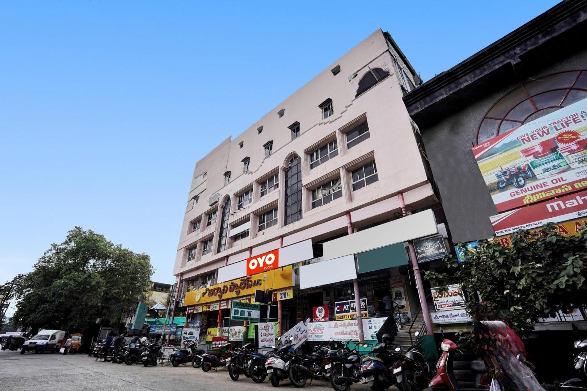 Hotel O Sai Krishna Residency Vijayawāda Buitenkant foto