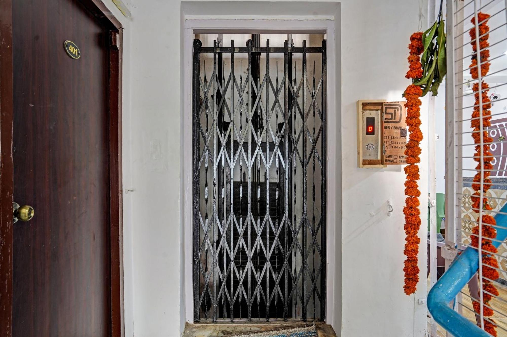 Hotel O Sai Krishna Residency Vijayawāda Buitenkant foto