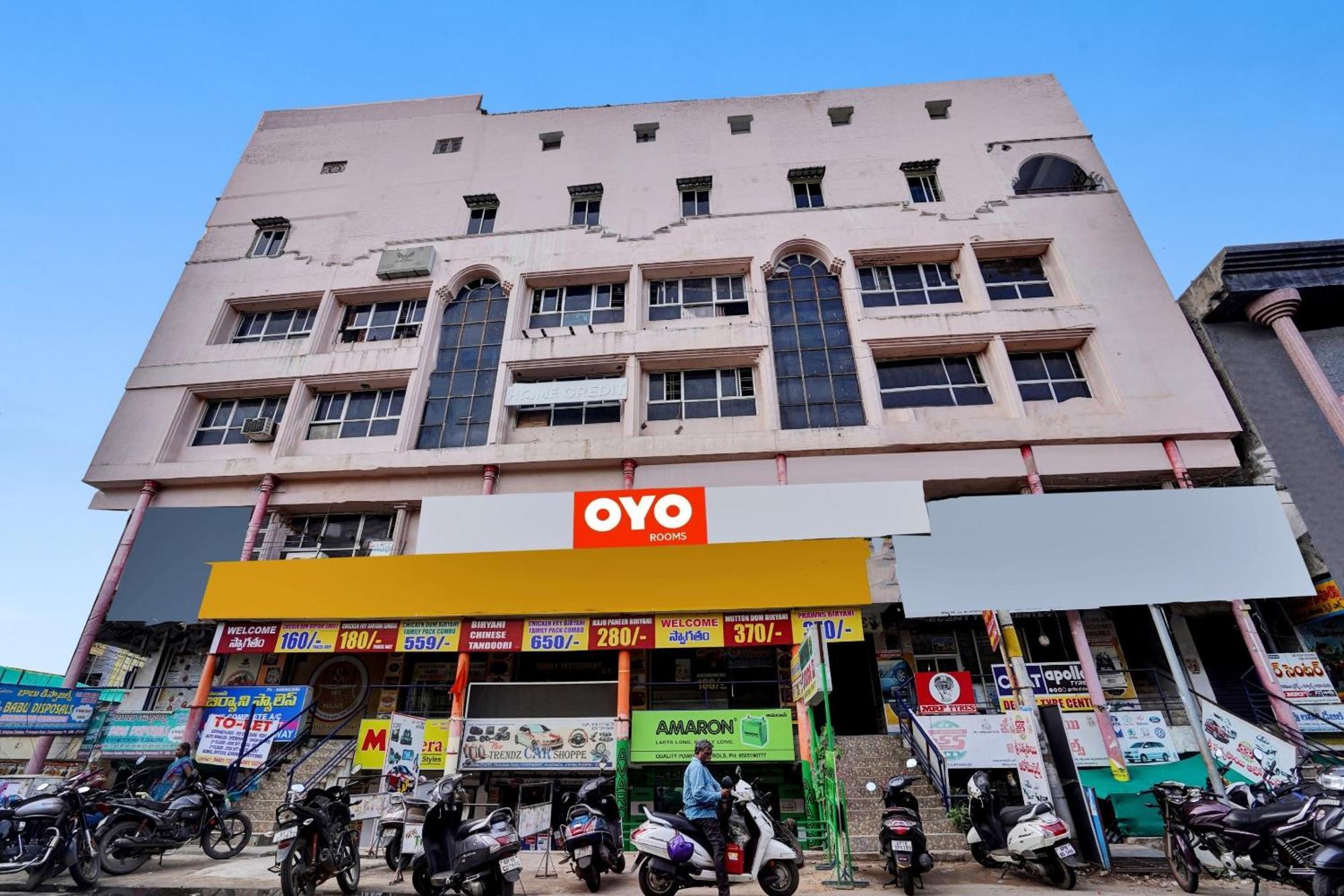 Hotel O Sai Krishna Residency Vijayawāda Buitenkant foto
