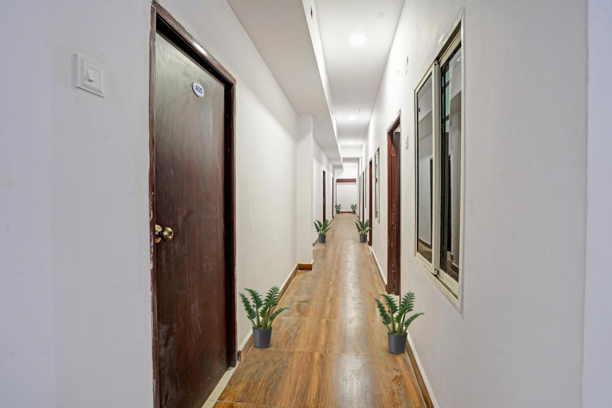 Hotel O Sai Krishna Residency Vijayawāda Buitenkant foto
